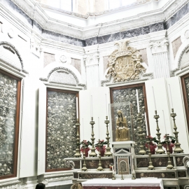Vnitřek katedrály Cattedrale di Santa Maria Annunziata